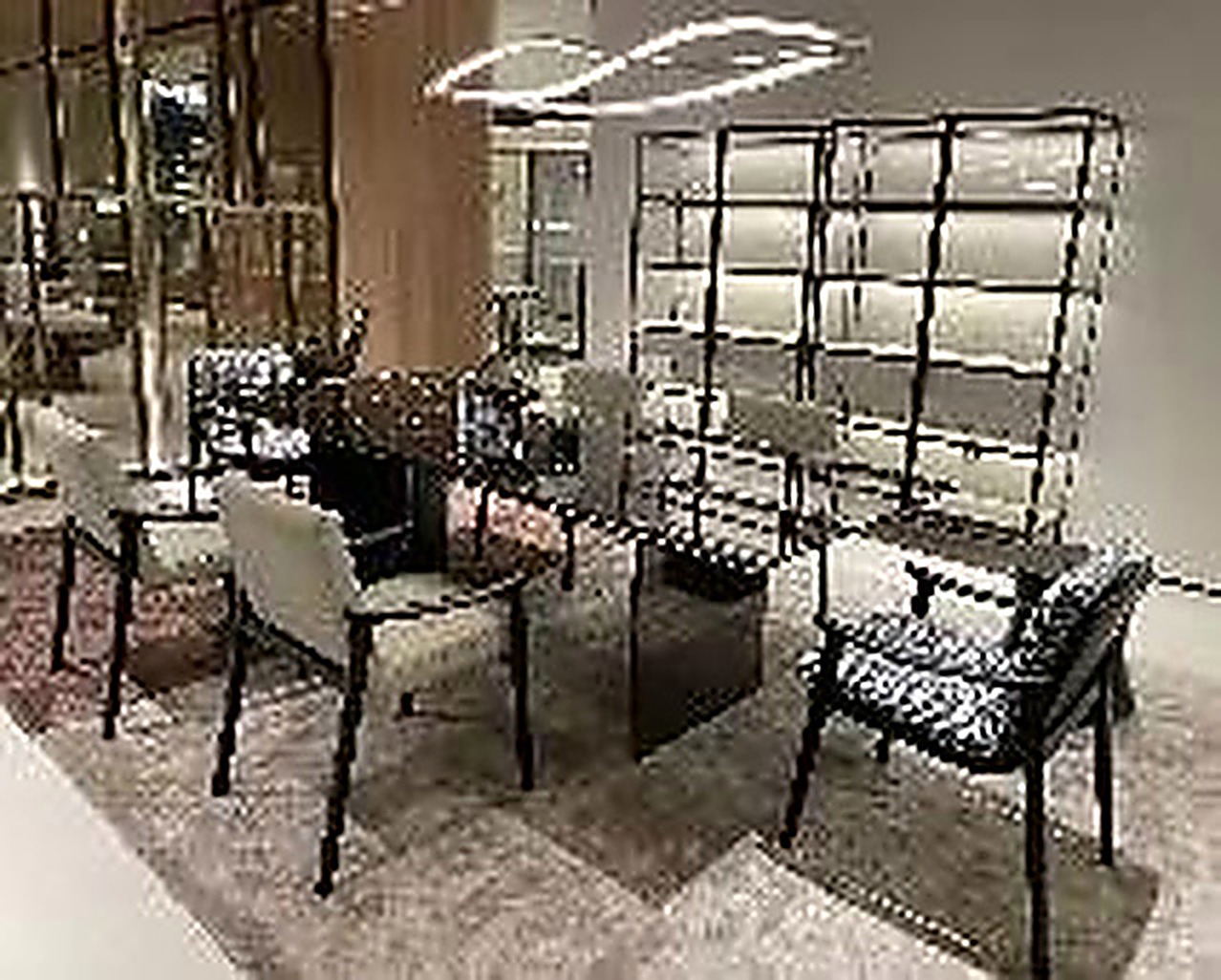 Chaise simili et bois