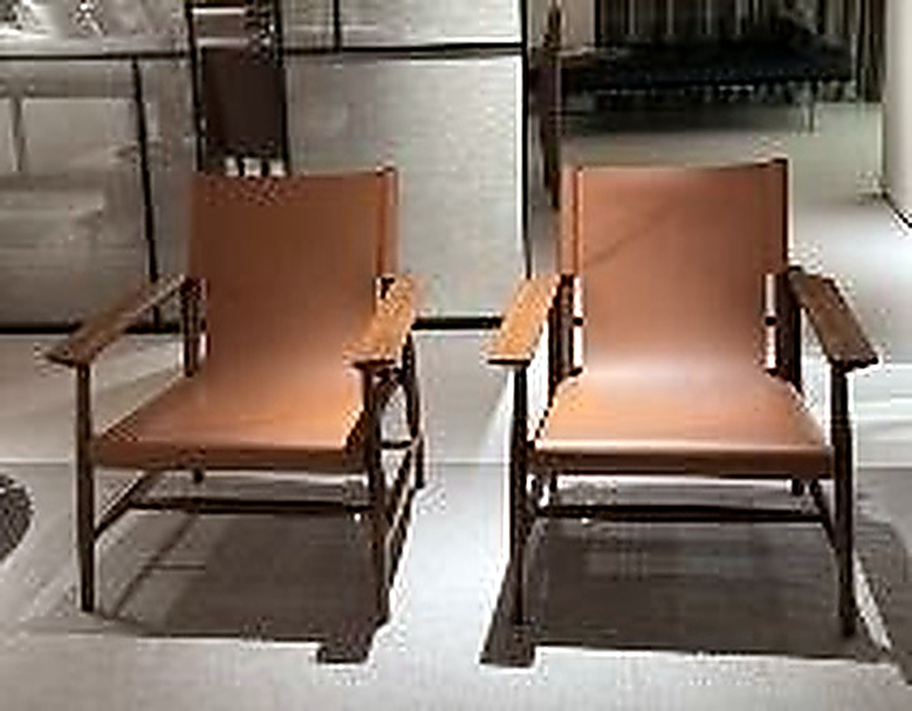 Chaise simili et bois